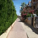Punta Prima Pleasure With Private Parking In A Gated Community Close To The Τορεβιέχα